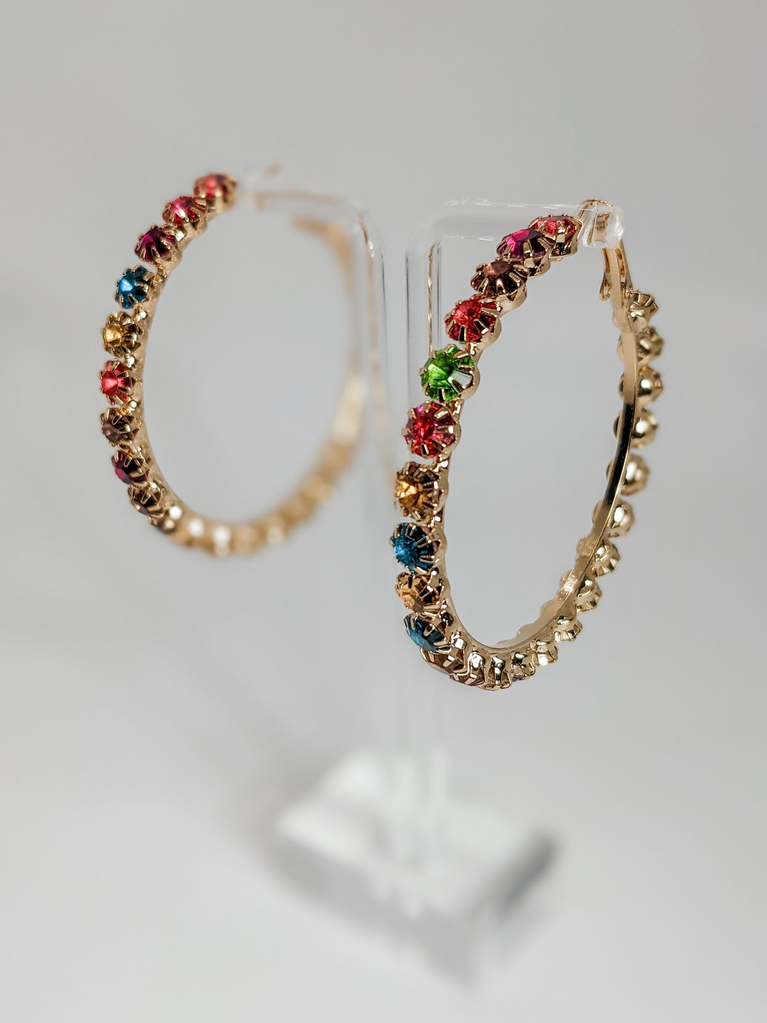 Gold tone heart multi color hoop earrings dj-38079 – dreamjwell